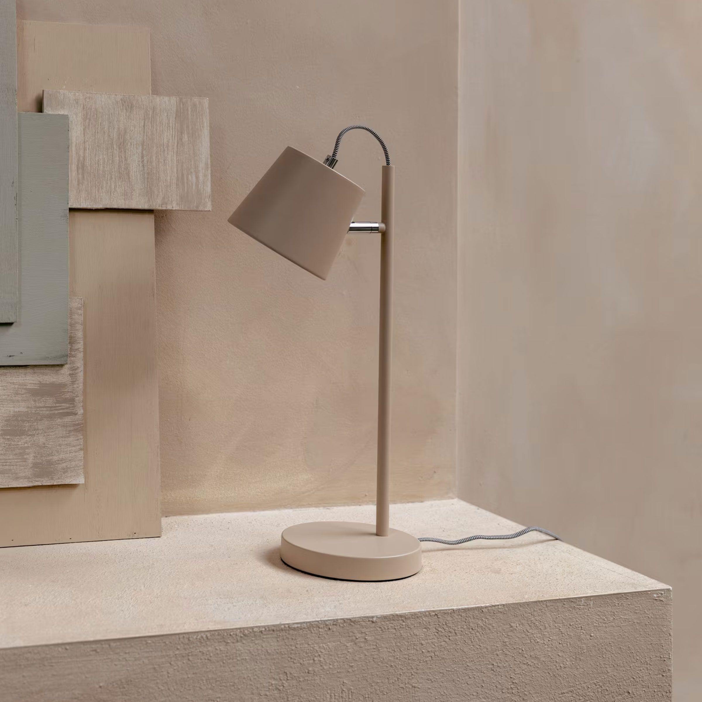 Zuiver Buckle Tafellamp 50 cm – Beige: Stijlvol Licht voor elke Kamer