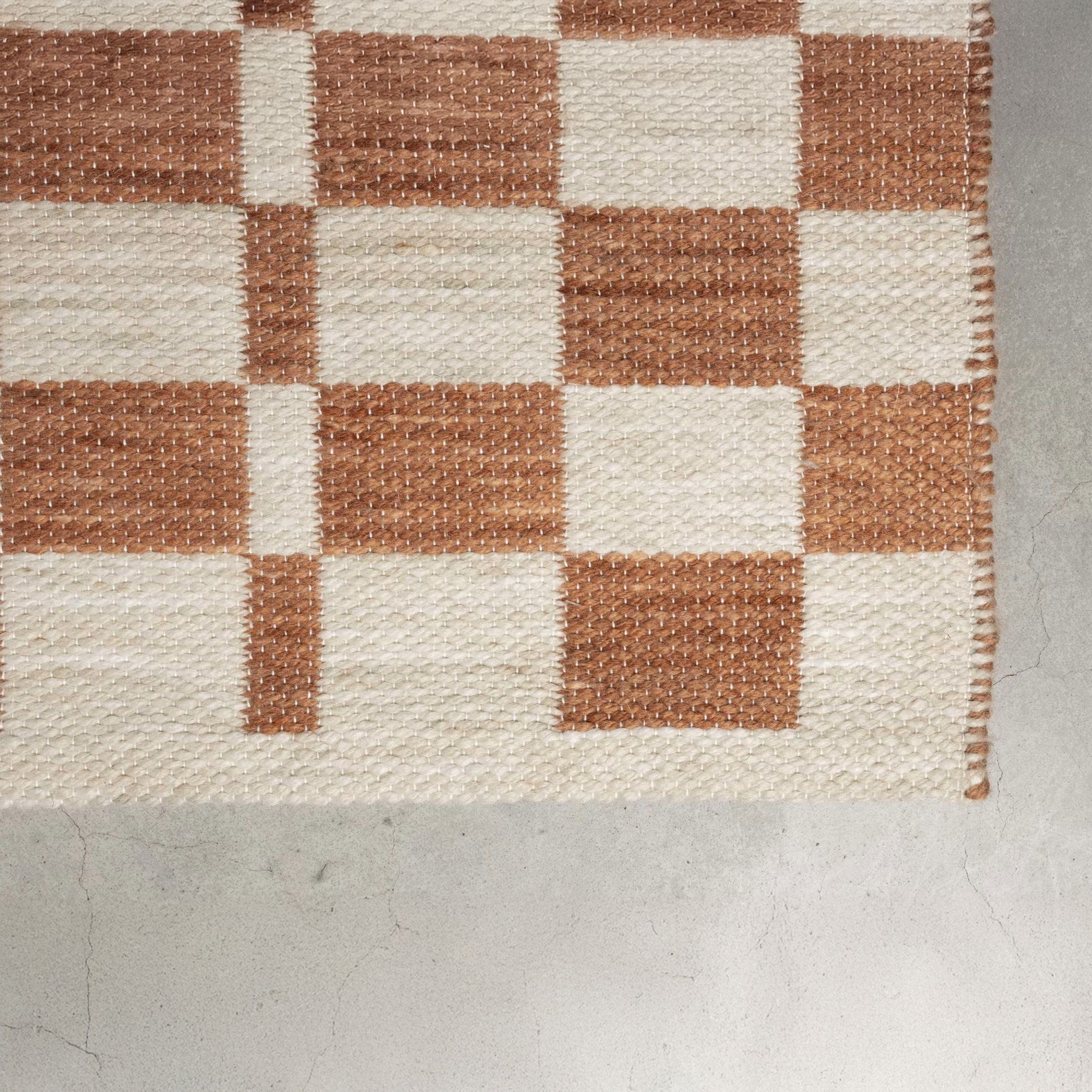 Zuiver Checker vloerkleed – warme terra in een tijdloos ruitpatroon (160 × 230 cm)