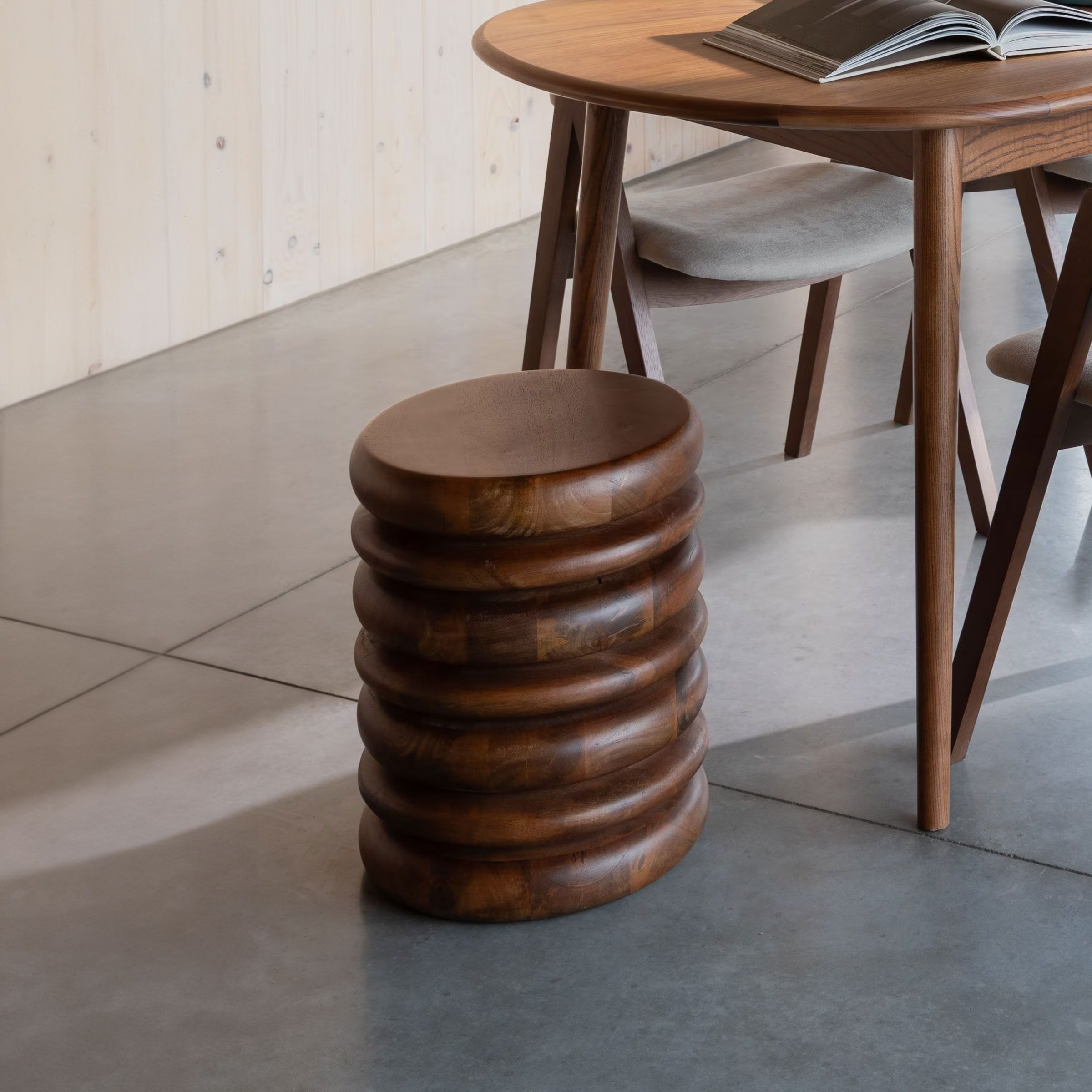 Zuiver Disc krukje & bijzettafel – Mangohouten rond design, 35 cm
