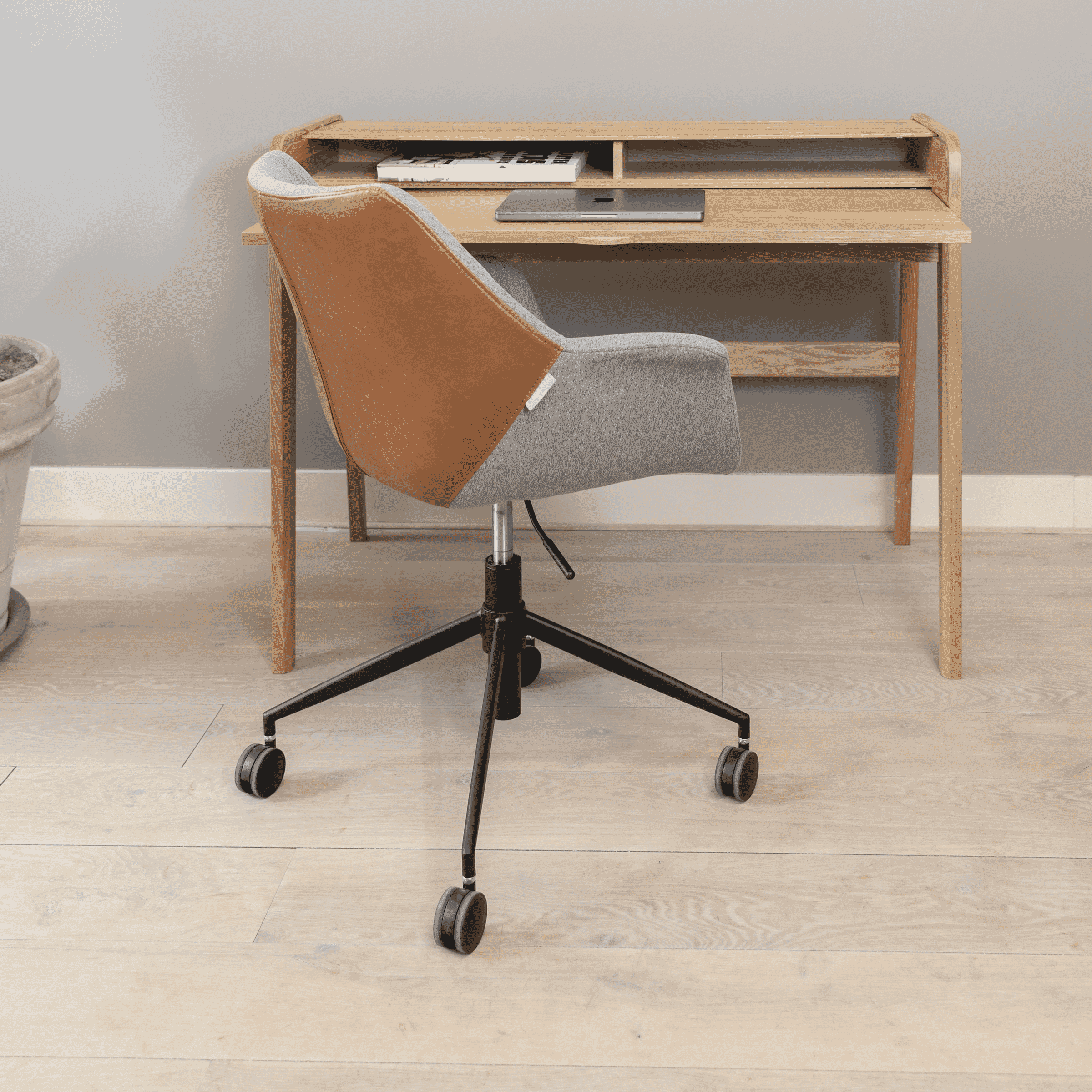 Zuiver Doulton Bureaustoel – Verstelbare Comfort met Stijlvolle Grijs‑Bruine Stof