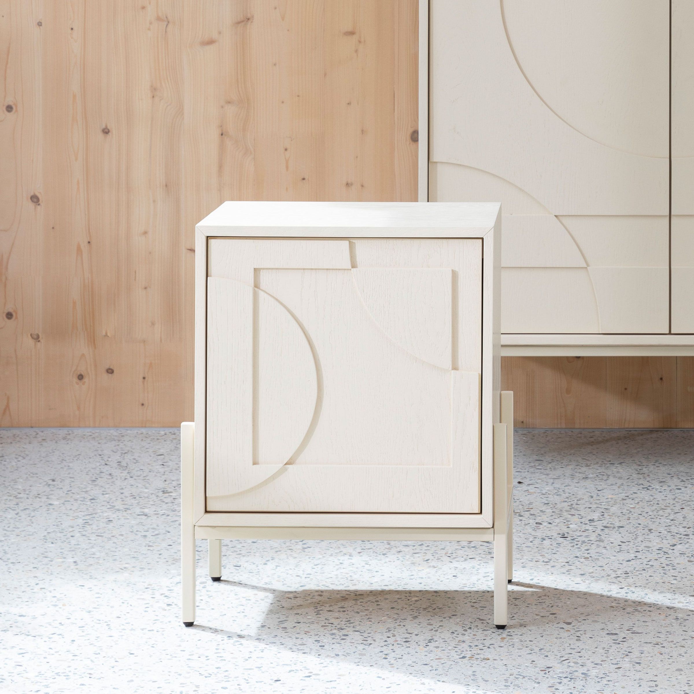 Zuiver Faces Nachtkastje – Minimalistische Elegantie in Beige Eiken