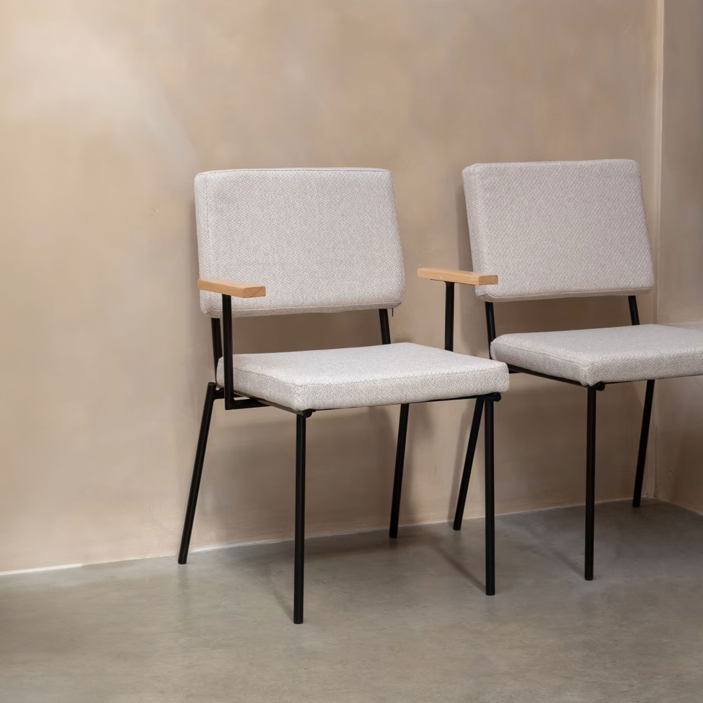 Zuiver Fellow Eetkamerstoel met armleuning – Off White