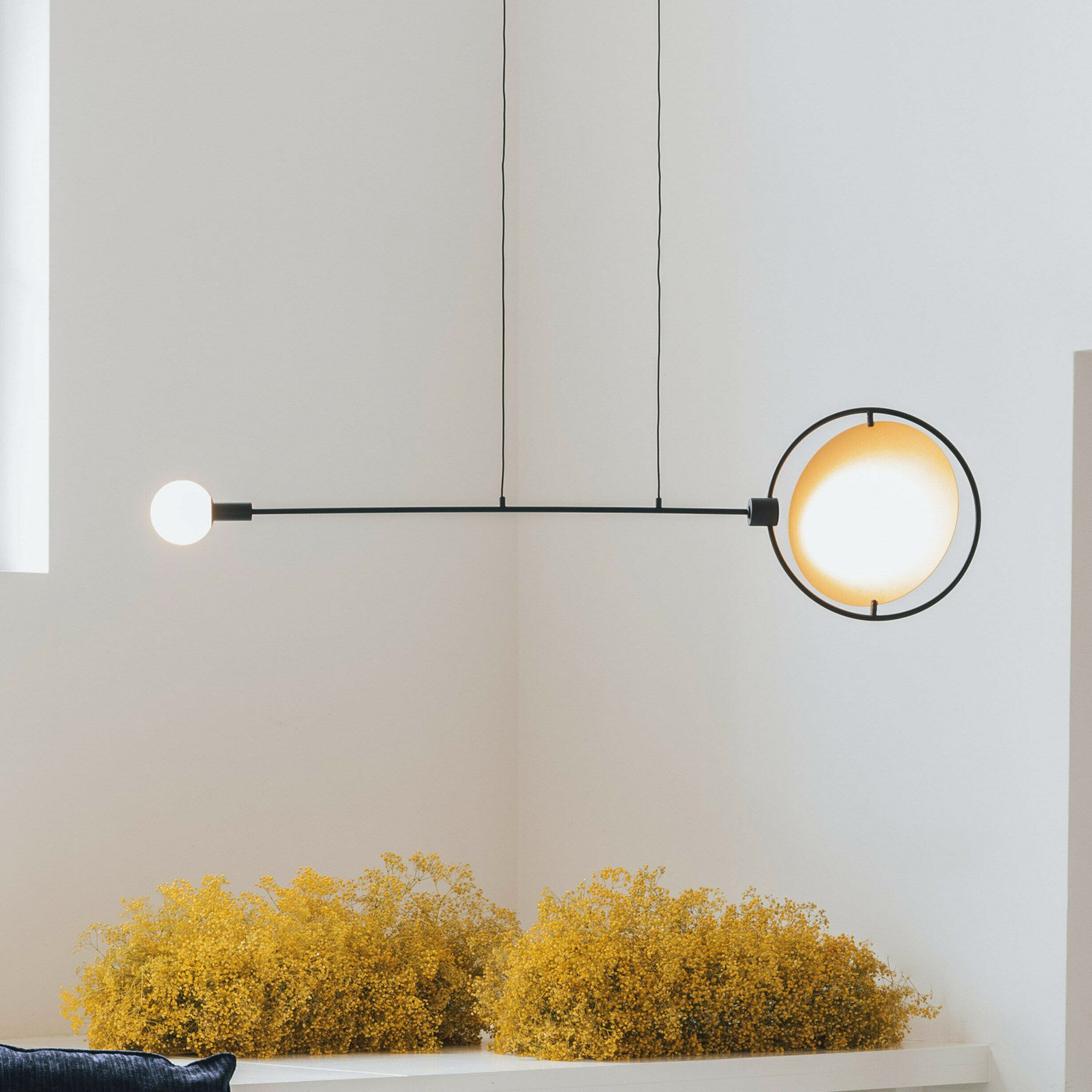 Zuiver Hanglamp Sirius – Elegante Zwart‑Gouden Statementlamp van 133 cm