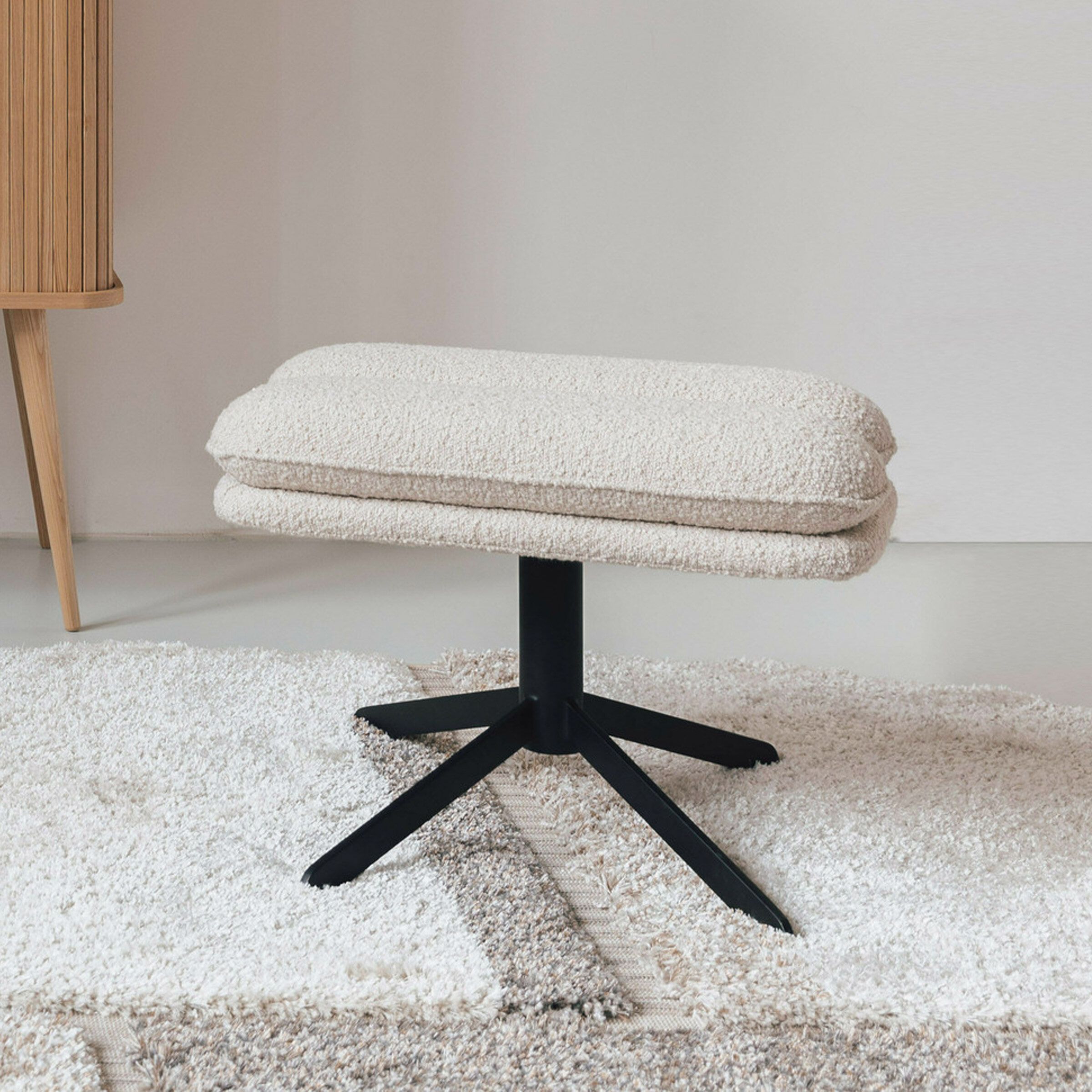 Zuiver Hocker Tyler Bouclé – Naturel: stijlvol comfort voor elke woonruimte