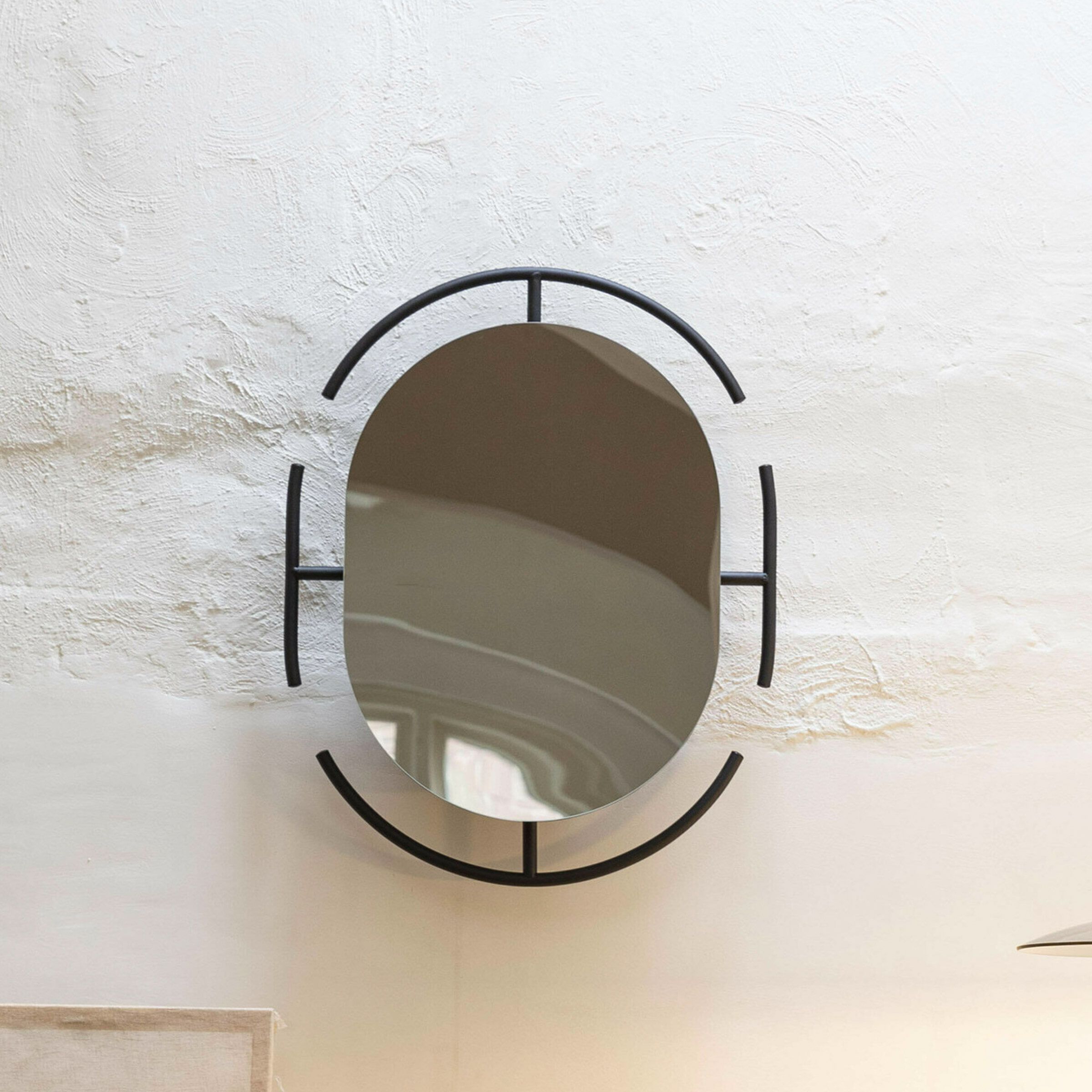 Zuiver Ovale Spiegel Emma – Elegante Zwarte Wanddecoratie 70 × 56 cm