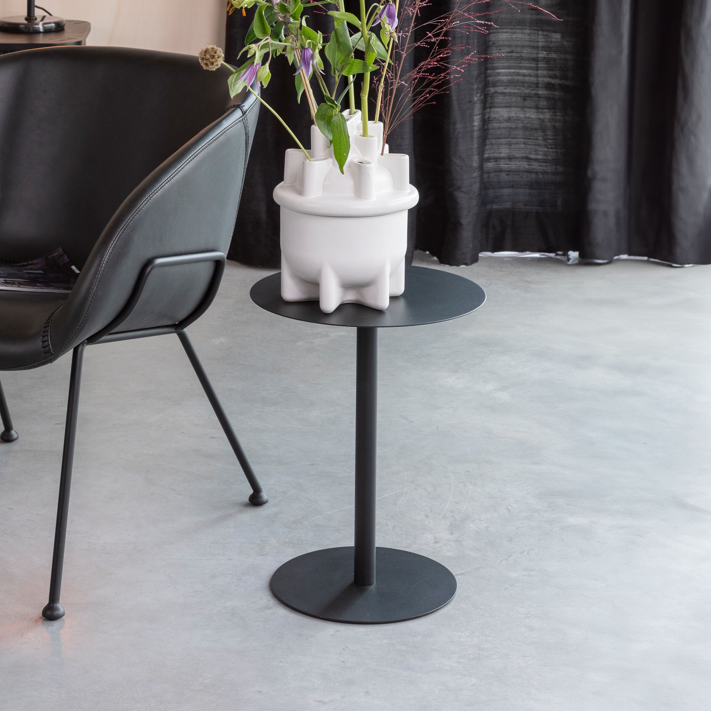 Zuiver Snow Ronde Bijzettafel – Strakke Zwarte Staal, 35 cm