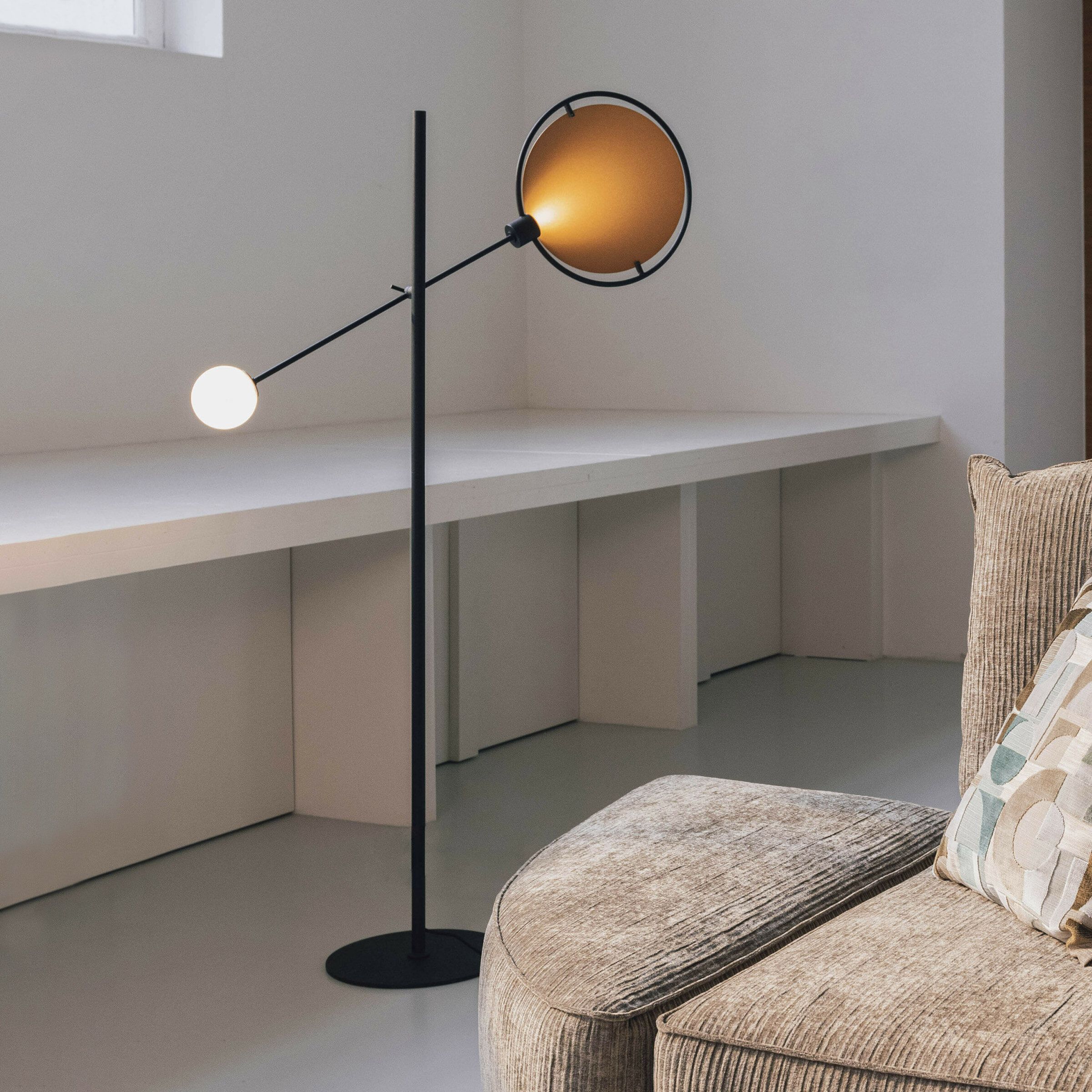 Zuiver Vloerlamp Sirius 140 cm – Zwart & Goud