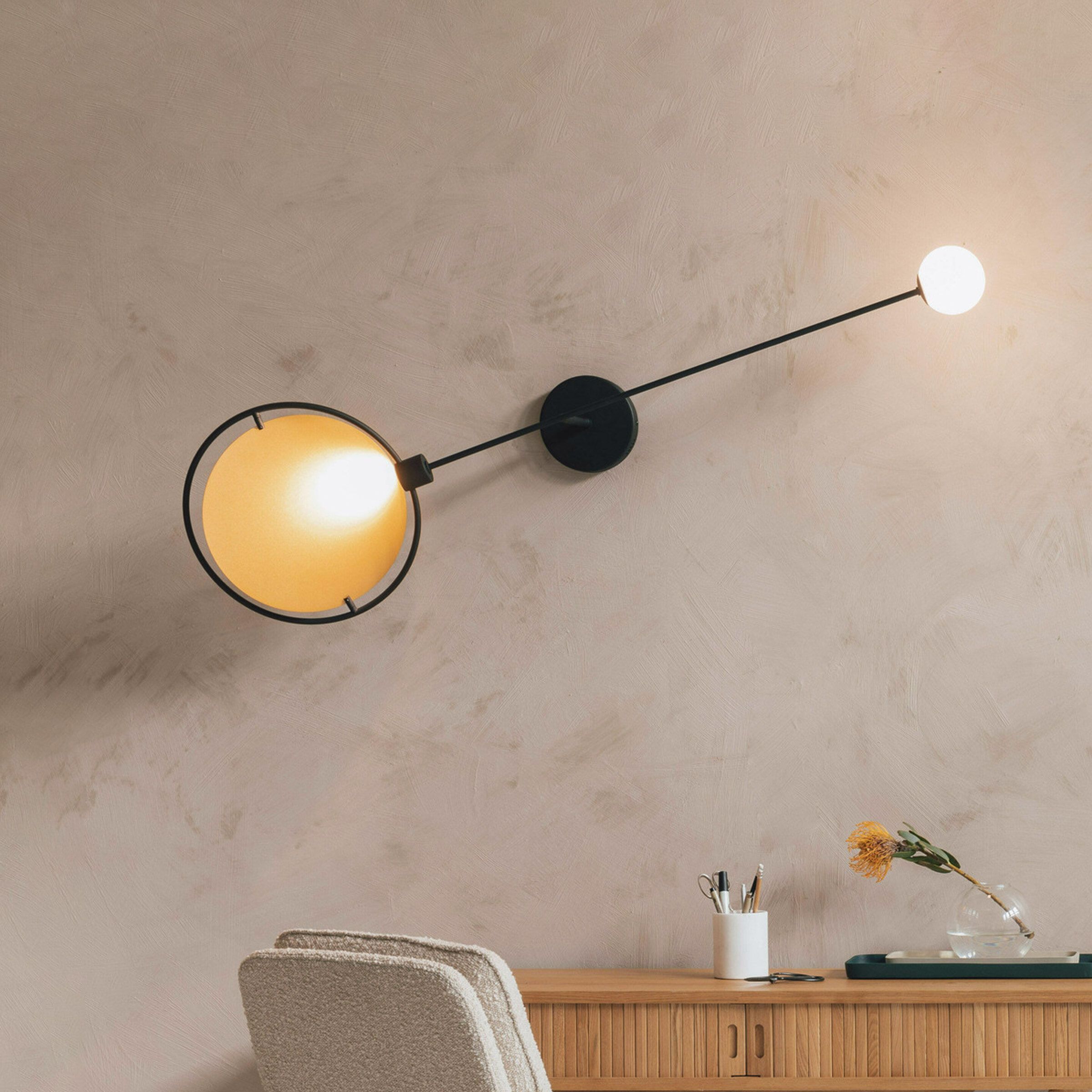Zuiver Wandlamp Sirius 125 cm – Stijlvolle Verlichting in Zwart en Goud